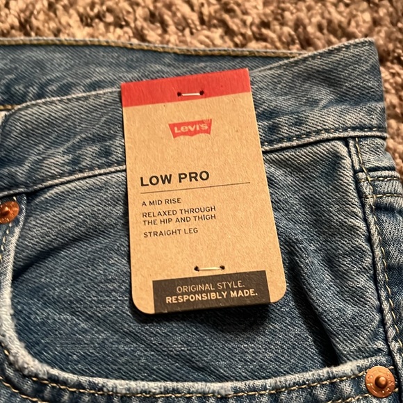 Women’s Levi’s Low Pro Straight - Size 30 - Picture 2 of 4
